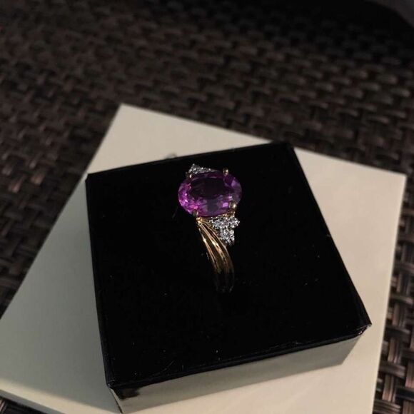 Purple costume jewelry ring size 8 - Picture 3 of 7